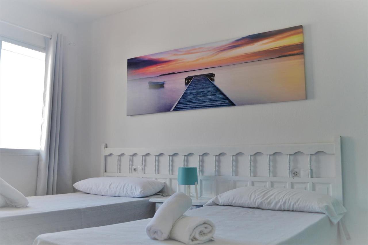Apartamentos Cana Sofia Cala Llonga  Exteriör bild