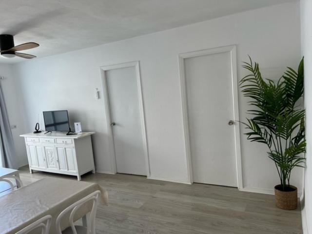 Apartamentos Cana Sofia Cala Llonga  Exteriör bild