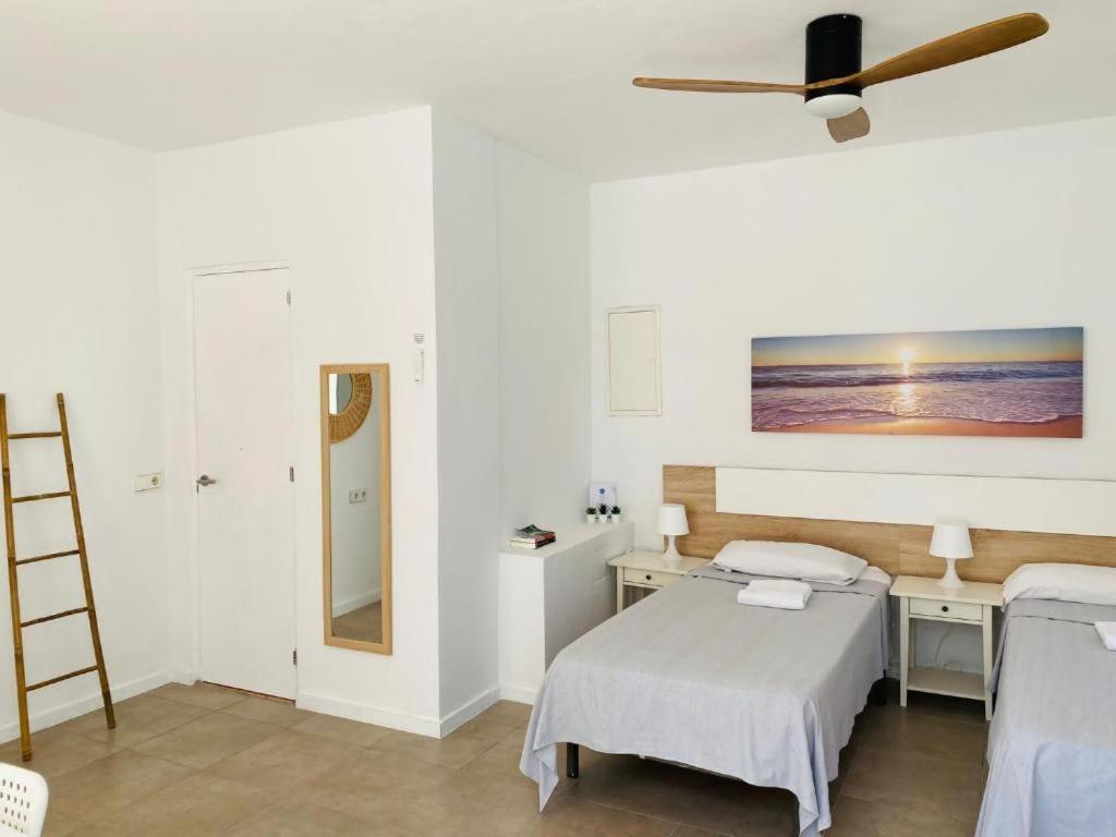 Apartamentos Cana Sofia Cala Llonga  Exteriör bild