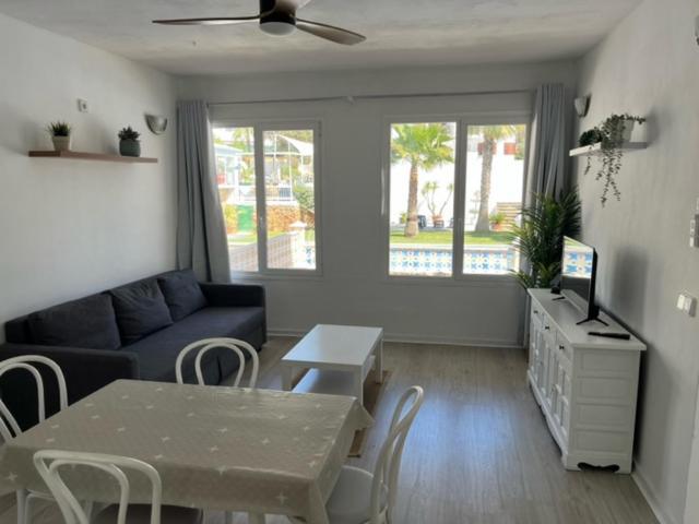 Apartamentos Cana Sofia Cala Llonga  Rum bild